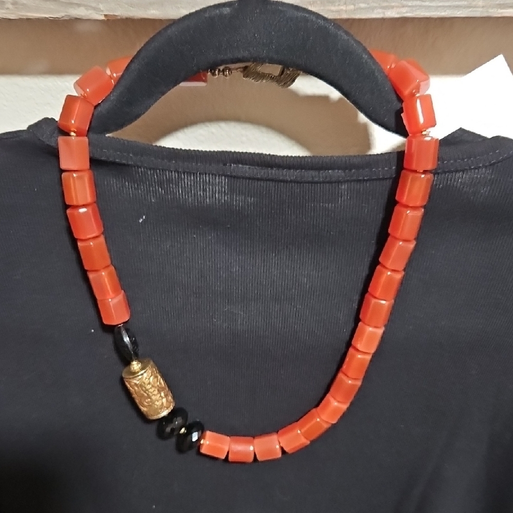 Chic Coral and Gold Beaded Necklace